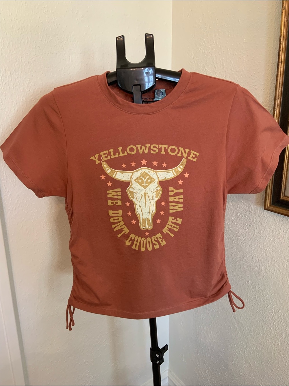 Yellowstone Rust Graphic Crop Tee Womens size XL